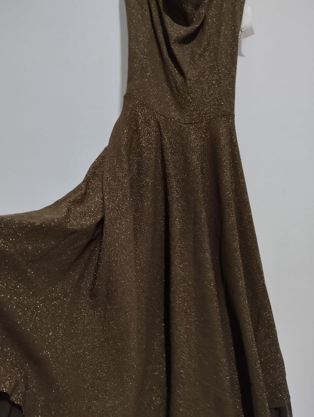 vestido de fiesta con etiqueta