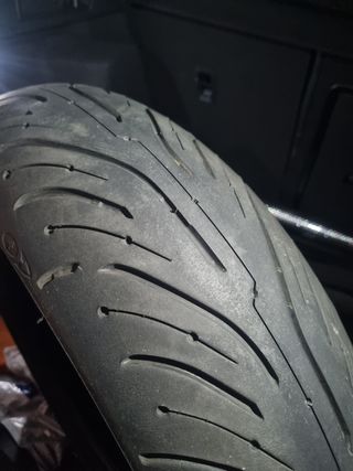 Michelín Pilot Road 4