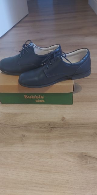 zapatos de piel color azul oscuro