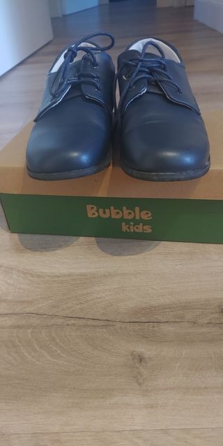 zapatos de piel color azul oscuro