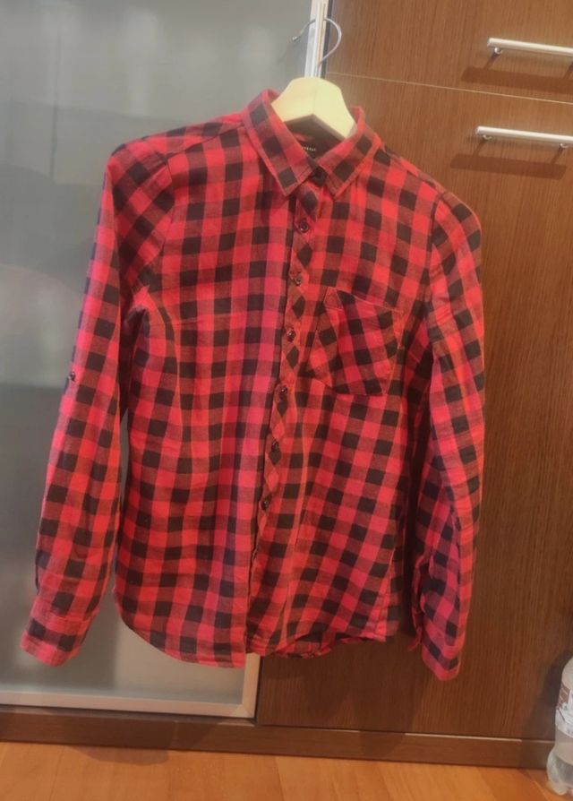 Camisa cuadros rojos y negros. Nueva.