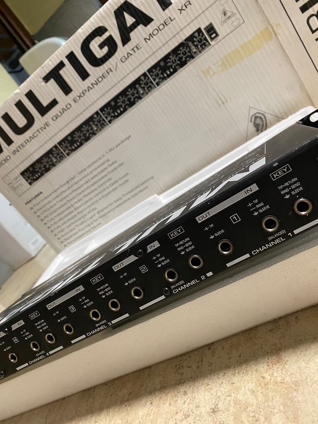 BEHRINGER MULTIGATE XR 1400