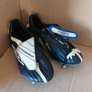 Botas de fútbol con tacos Umbro 40