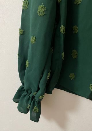 Blusa verde de lunares de Shein