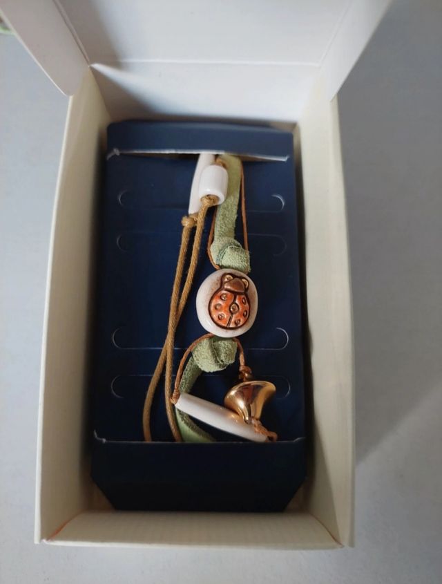 Collana e bracciale. Thun