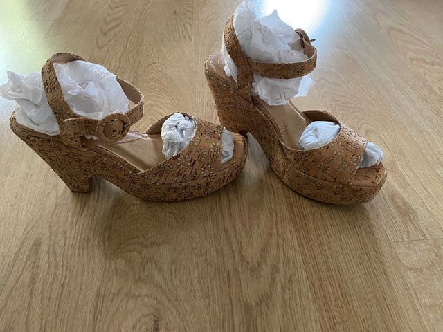 Sandalias/Zapatos. UNA PUESTA