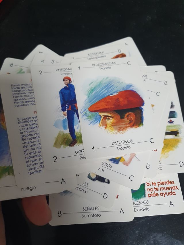 baraja de cartas de la ertzaina, policía vasca