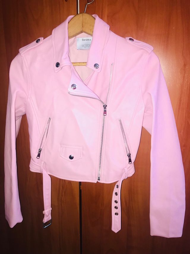 Chaqueta rosa polipiel de Bershka