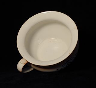 Orinal de porcelana. Antiguo.