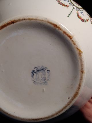 Orinal de porcelana. Antiguo.