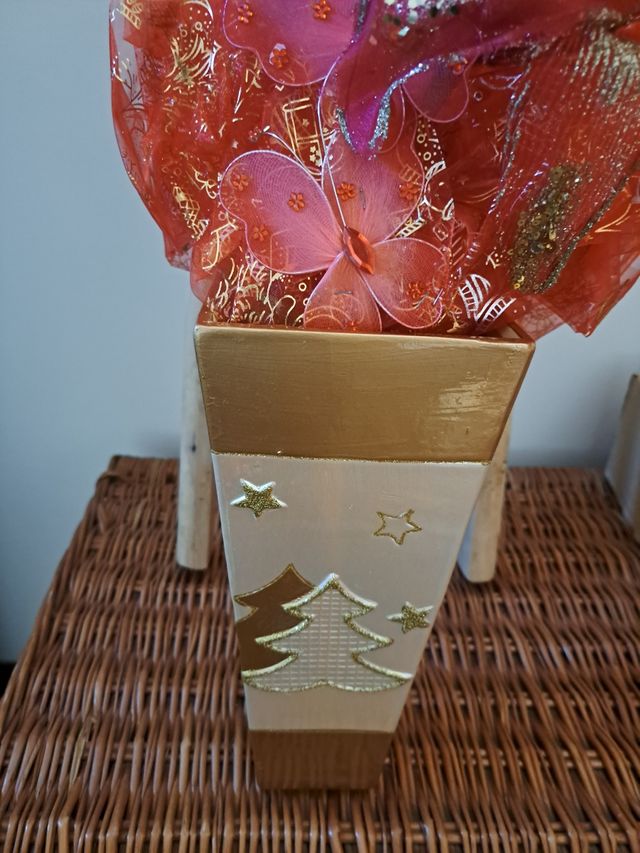 vaso di ceramica con stella di natale