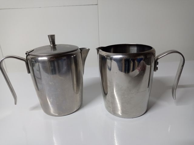 Dos jarras lecheras inox