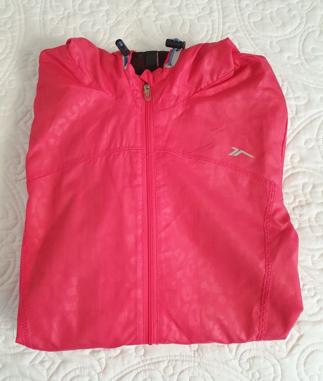 Chaqueta rosa cortaviento de deporte