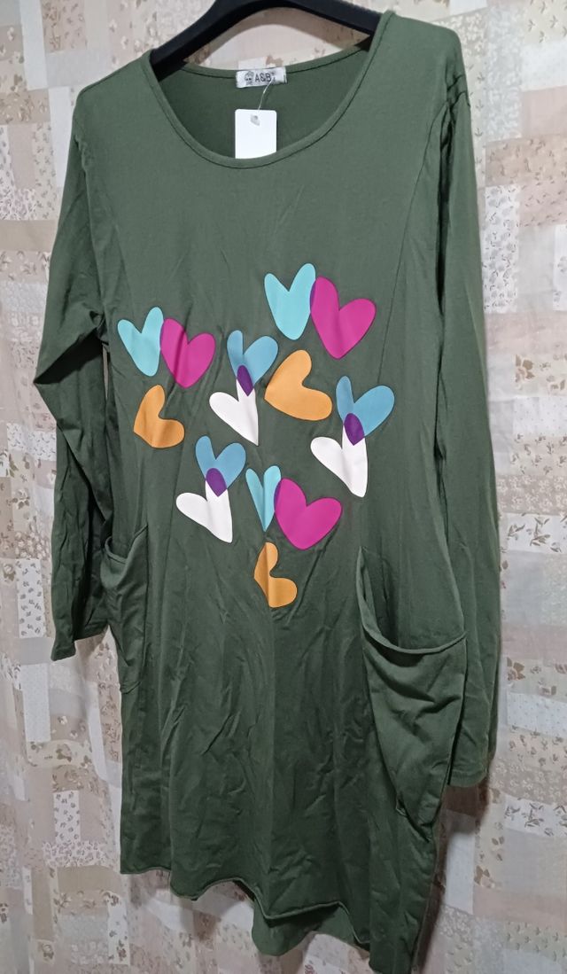 Nuevo A Estrenar. Vestido dibujo corazones colores