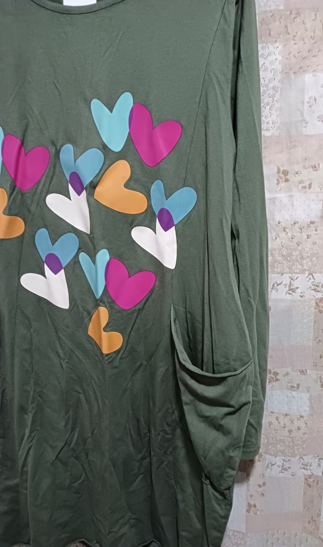 Nuevo A Estrenar. Vestido dibujo corazones colores