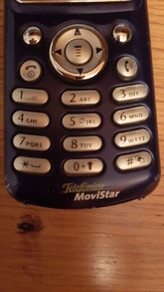 Teléfono móvil antiguo Motorola sin estrenar