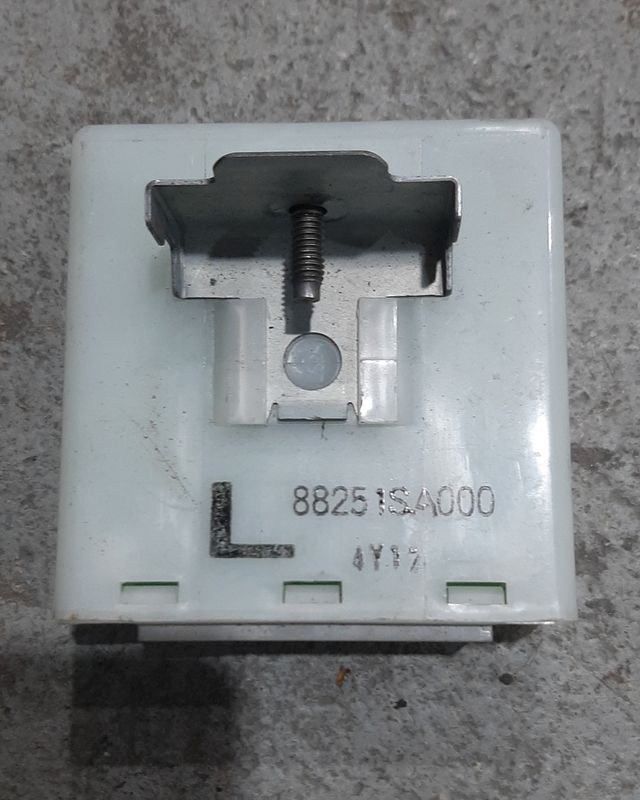 Módulo del control del cierre centralizado Subaru