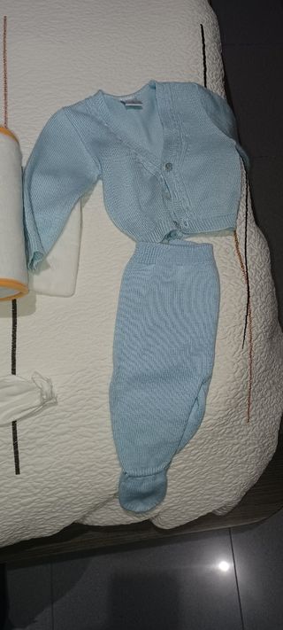 2 sábanas, antivuelco, porta toallitas, ropita,