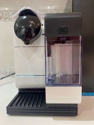 Cafetera Delongui cápsulas sin estrenar