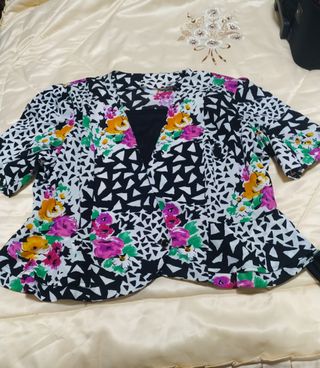 conjunto blusa falda. 