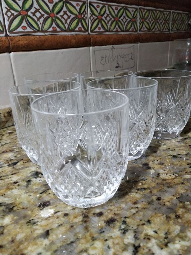 WHISKY JUEGO COMPLETO TALLADO SIN ESTRENAR