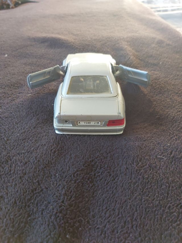 Coche Miniatura Mercedes 500 SL escala 1/25
