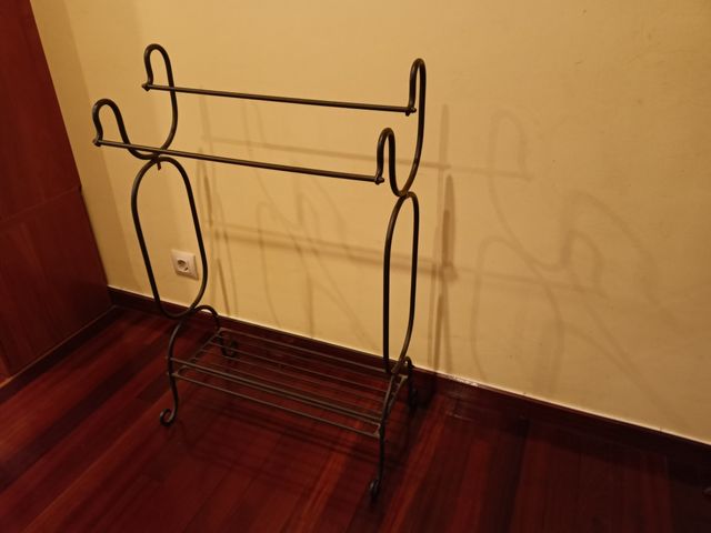 Toallero de hierro.