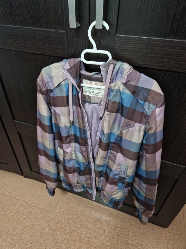 chaqueta talla L sirve para M también