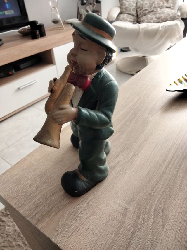 Figuras de músicos de color.