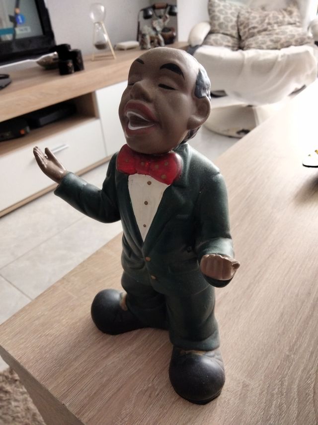 Figuras de músicos de color.