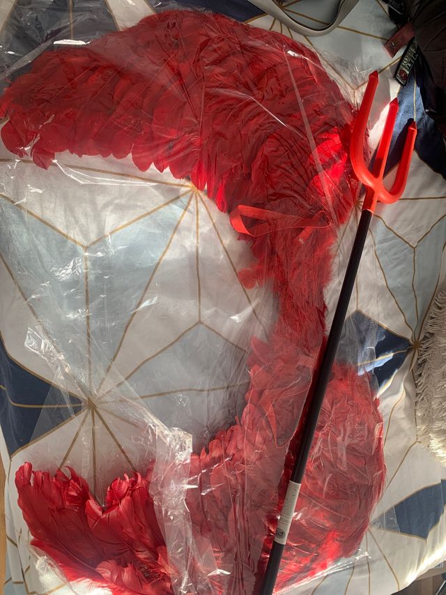 Alas y tridente disfraz diablo