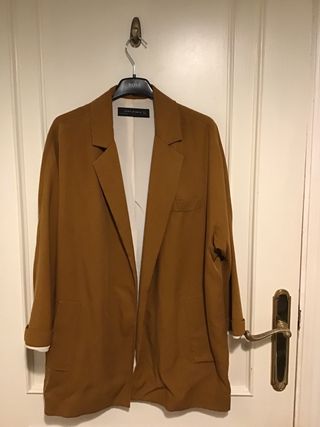 Americana mostaza de Zara
