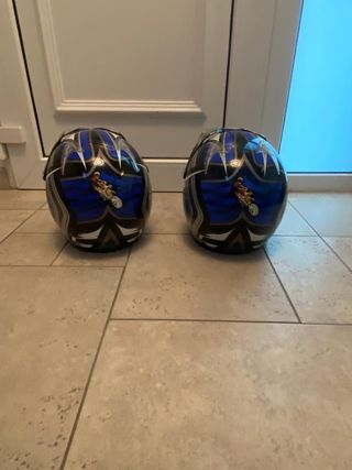 Vendo casco HELMET, Sin estrenar. Talla XS.