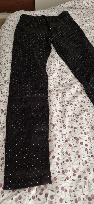 pantalón zara negro con lunares blancos 