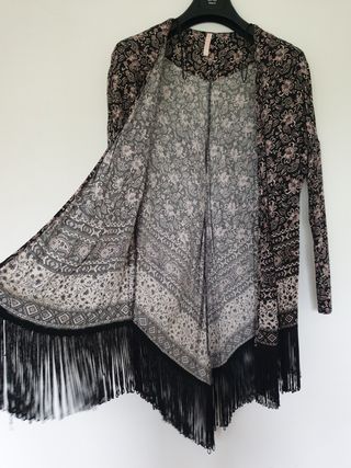 Kimono con flecos