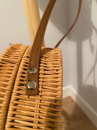Bolso mimbre zara