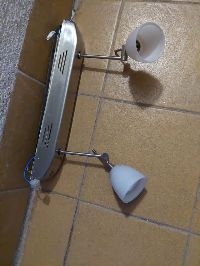 lámpara,aplique,con bombillas, paras reparar