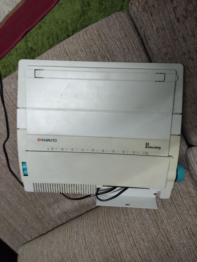 Maquina de escribir antigua