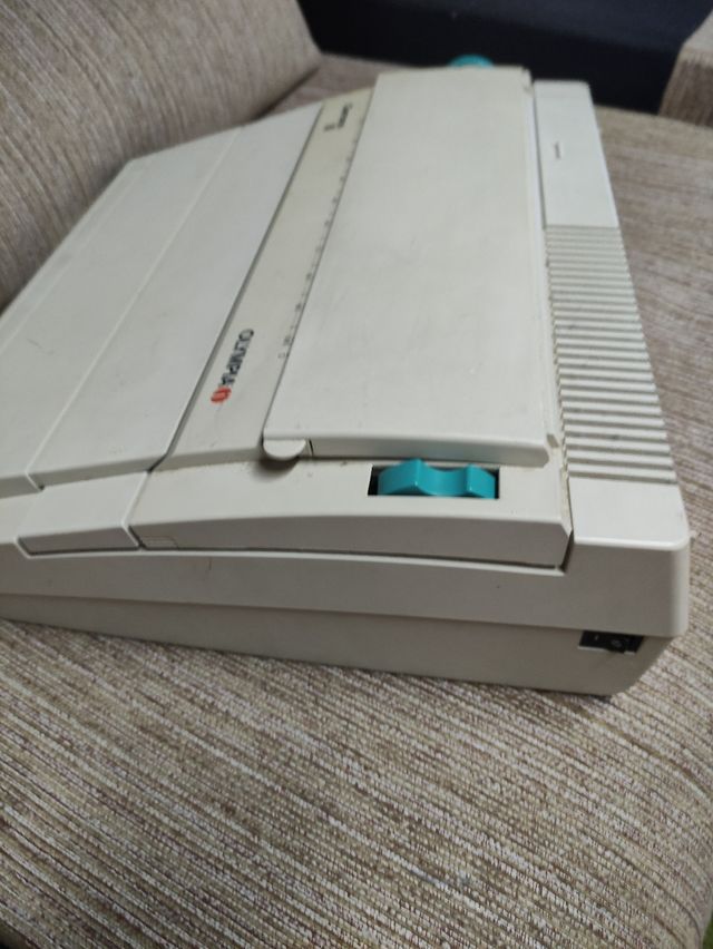 Maquina de escribir antigua