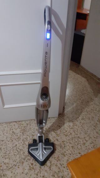 una aspiradora de marca se calga y puede esta ASTA