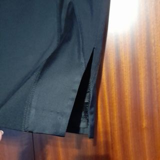 Falda negra elástica midi de Zara talla 36