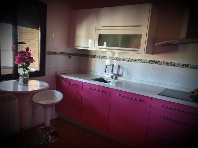 PUERTAS ROSAS MUEBLES COCINA