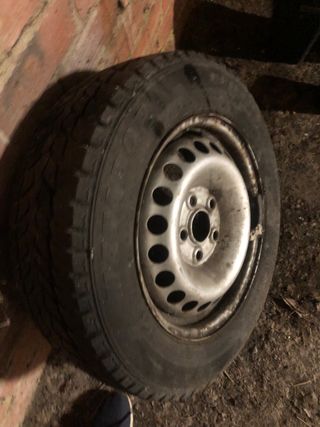 Neumático y llanta vw t5 en 16 pulgadas