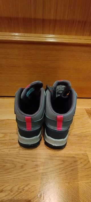 Botas de montaña niña