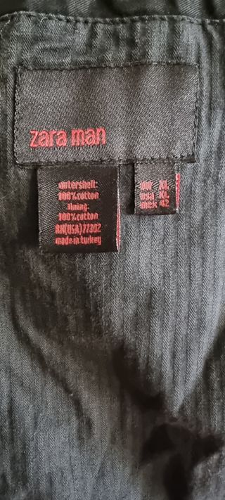 Elegante chaqueta negra, con toque informal