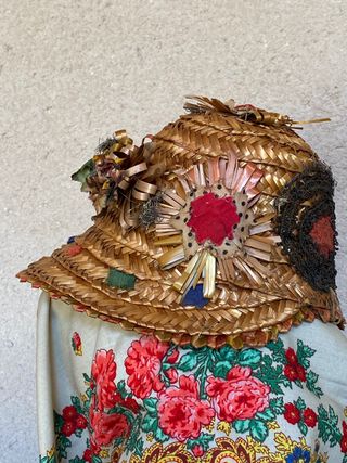 Gorro antiguo de paja. Indumentaria tradicional.