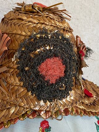 Gorro antiguo de paja. Indumentaria tradicional.