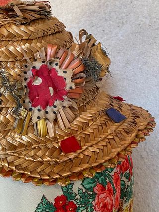 Gorro antiguo de paja. Indumentaria tradicional.