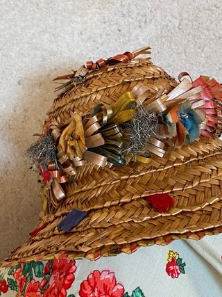 Gorro antiguo de paja. Indumentaria tradicional.