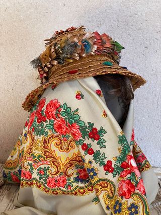 Gorro antiguo de paja. Indumentaria tradicional.